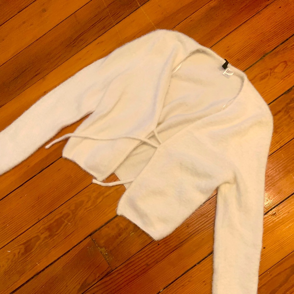 H&M white sweater